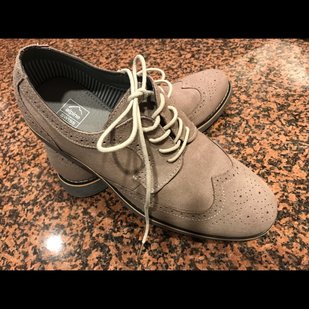 Men’s Alpine Swiss Tan Suede Oxford — size 9
